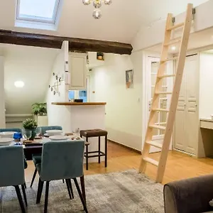 Spacious In Hyper Center - Smart Tv & Wifi - 4p Parijs